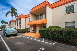10365 Paradise Blvd in Treasure Island, FL - Building Photo