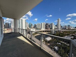 10 SW South River Dr in Miami, FL - Building Photo - Building Photo