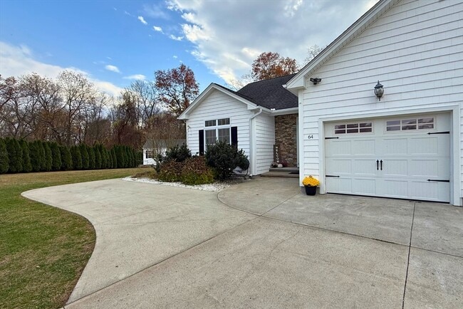 64 Mark Dr in Agawam, MA - Building Photo - Building Photo