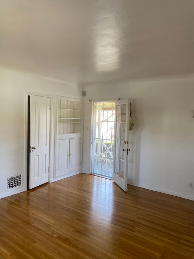 1577 Chickasaw Ave, Unit Single in Los Angeles, CA - Foto de edificio - Building Photo