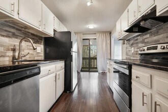 8740 Roswell Rd in Sandy Springs, GA - Building Photo - Building Photo