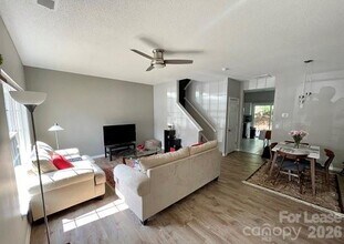 8049 Stoneham Ct in Matthews, NC - Building Photo - Building Photo