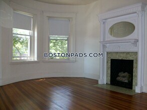 1377 Commonwealth Ave in Boston, MA - Building Photo - Building Photo