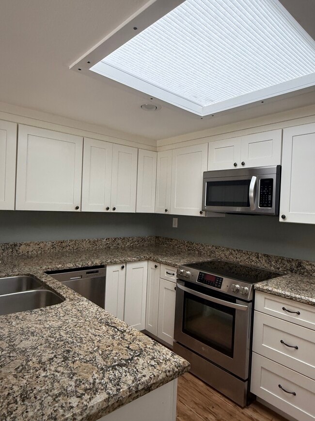 1886 Fairway Park, Unit B in Escondido, CA - Foto de edificio - Building Photo