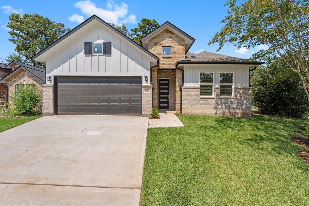 3531 White Oak Point Dr in Conroe, TX - Building Photo