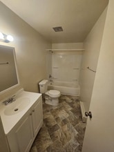 4101 Pine Hollow Dr in Liverpool, NY - Foto de edificio - Building Photo