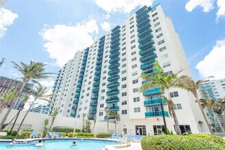 4001 S Ocean Dr in Hollywood, FL - Building Photo - Building Photo
