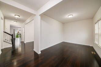 245 Ensigns Ln in Lewis Center, OH - Foto de edificio - Building Photo