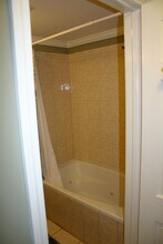 256 Mountain Rd, Unit Bright Fresh Quiet Studio in Ridgefield, CT - Building Photo - Building Photo