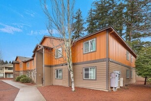 Evergreen Village Apartments in Vancouver, WA - Building Photo