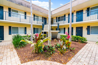 Delray Gulf Stream Apartments in Delray Beach, FL - Building Photo - Primary Photo