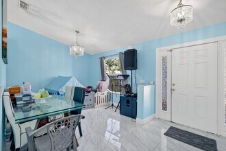 1121 SW Ivanhoe St in Port St. Lucie, FL - Building Photo - Building Photo