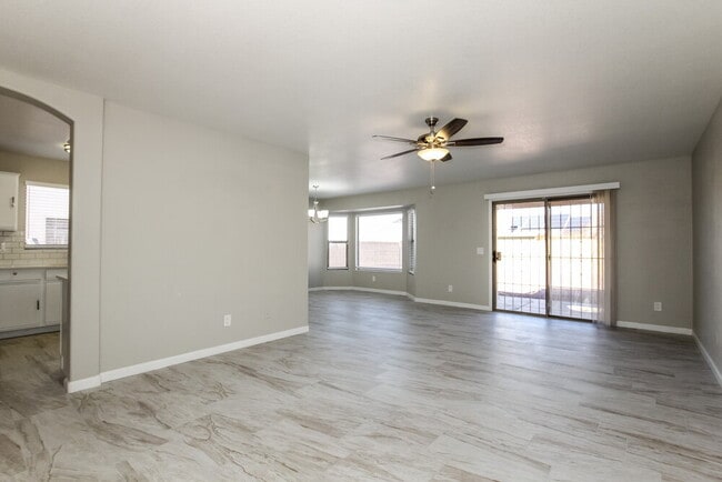 7574 W Denton Ln in Glendale, AZ - Building Photo - Building Photo