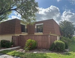 5245 Cedarbend Dr in Ft. Myers, FL - Building Photo