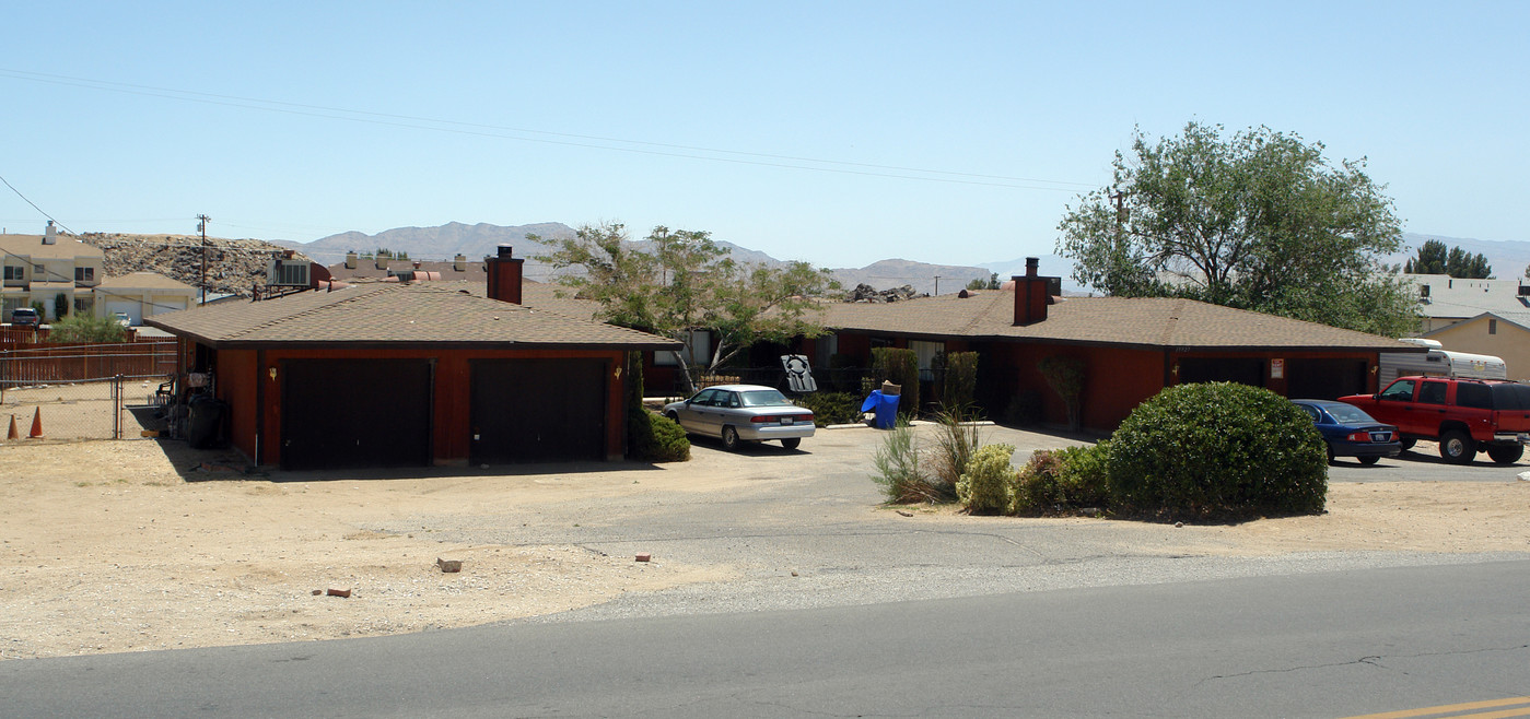 15927 Rancherias Ln in Apple Valley, CA - Building Photo