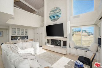 21460 Pacific Coast Hwy in Malibu, CA - Building Photo - Building Photo