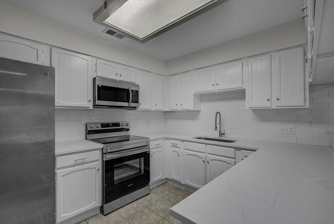 property at 13975 Hollowgreen Dr