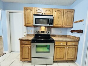 10118 Rainbow Bend in San Antonio, TX - Building Photo - Building Photo