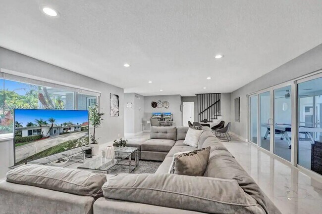 property at 1241 Hollywood Blvd