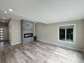 2490 Dexter Ave N in Seattle, WA - Building Photo - Building Photo