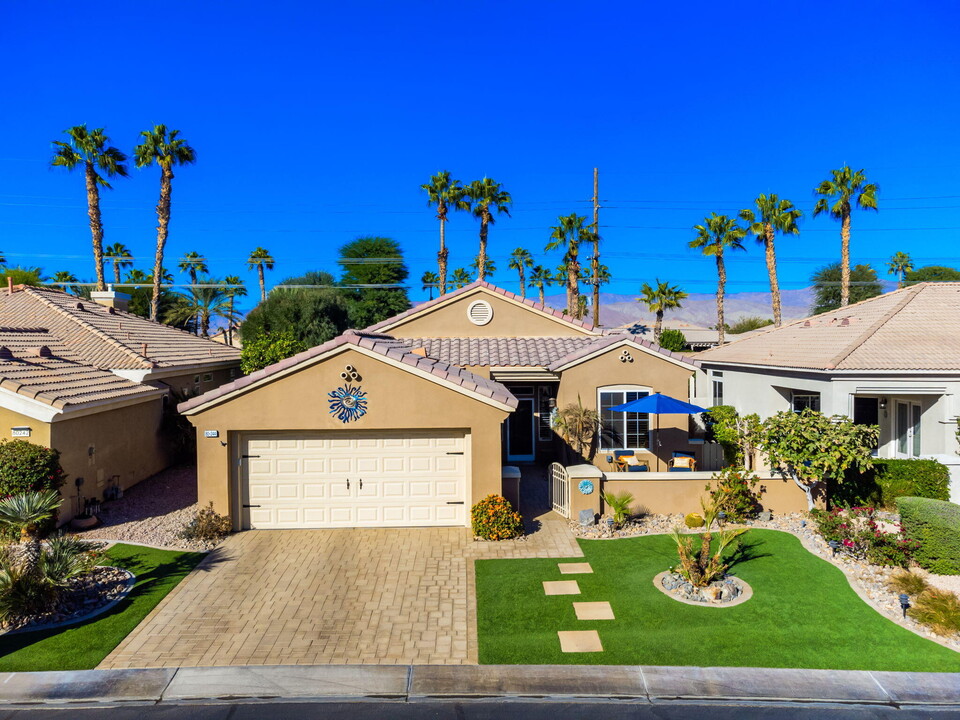 80244 Royal Dornoch Dr in Indio, CA - Building Photo