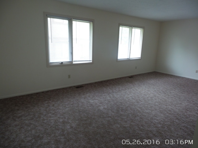 1215 Elmwood Rd in Lansing, MI - Foto de edificio - Building Photo