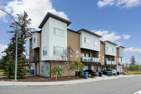 1644 SW 40 St in Calgary, AB - Building Photo - Building Photo