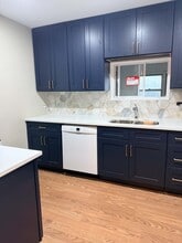 6704 N Trumbull Ave in Lincolnwood, IL - Foto de edificio - Building Photo