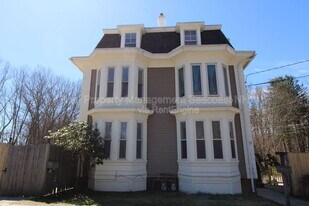 68 4th St in Dover, NH - Building Photo