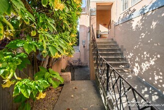 2429 Ivy Dr in Oakland, CA - Foto de edificio - Building Photo