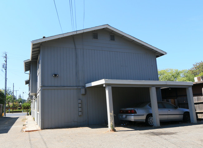 2130 N El Dorado St in Stockton, CA - Foto de edificio - Building Photo