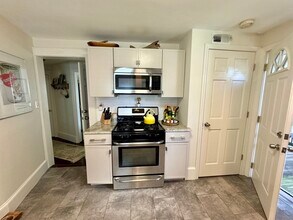 26 Bradfield Ave, Unit 1 in Boston, MA - Building Photo - Building Photo