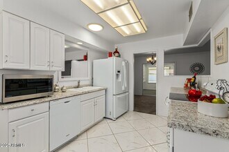 15602 N 105th Dr in Sun City, AZ - Building Photo - Building Photo