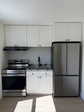 2111 E Mill Plain Blvd in Vancouver, WA - Building Photo - Building Photo