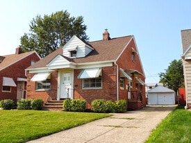 22001 Tracy Ave in Euclid, OH - Building Photo