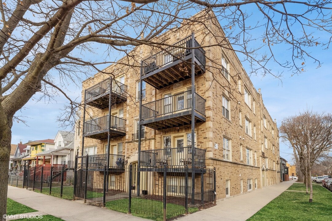4201 N Lawndale Ave in Chicago, IL - Building Photo