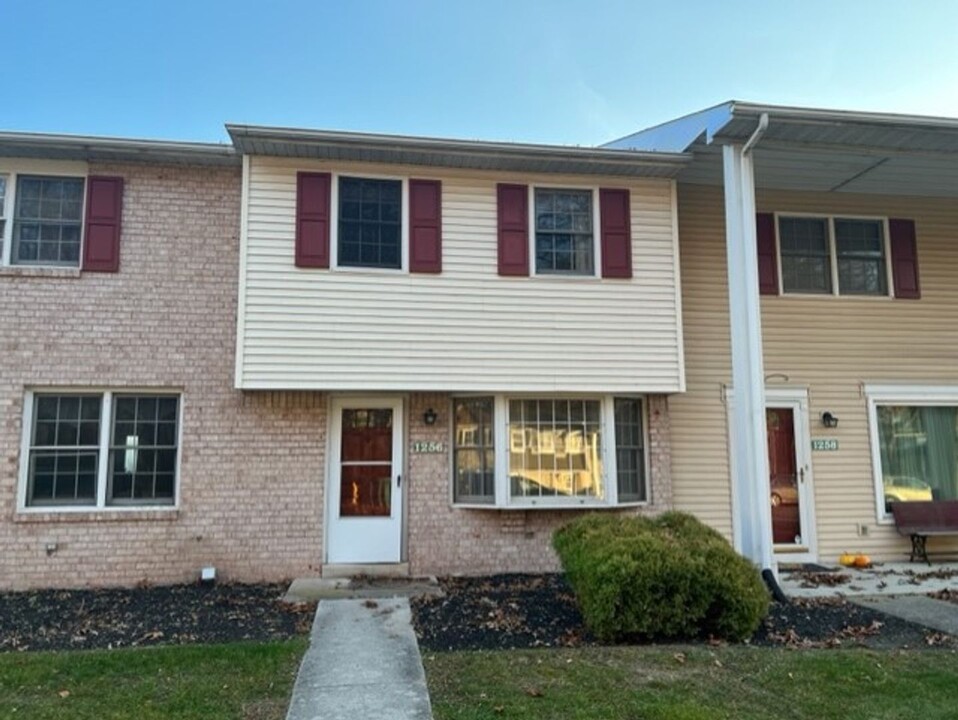 1256 Peggy Dr in Hummelstown, PA - Building Photo