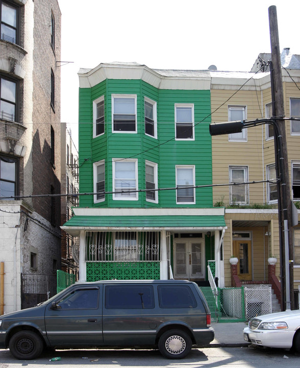 840 E 156th St in Bronx, NY - Building Photo