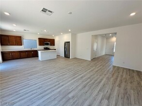 10214 Bloom Quick Ct in Las Vegas, NV - Building Photo - Building Photo