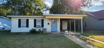 117 Austin St in McGregor, TX - Building Photo