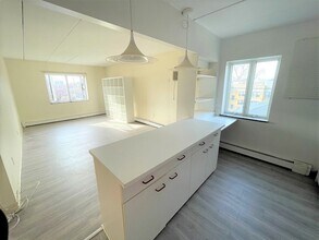 284 Harvard St, Unit 64 in Cambridge, MA - Building Photo - Building Photo
