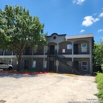 1702 W Craig, 7 in San Antonio, TX - Building Photo