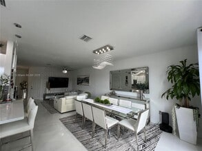 9336 W 34th Ct in Hialeah, FL - Building Photo - Building Photo