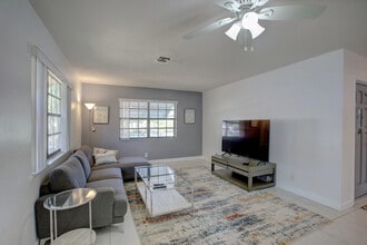 418 SE 4th St in Dania, FL - Building Photo - Building Photo