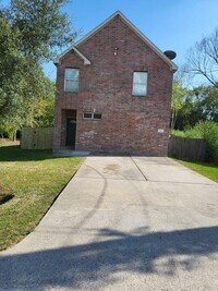 8906 Freeland St photo'