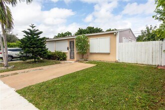 3165 SW 27th Ln in Miami, FL - Building Photo - Building Photo