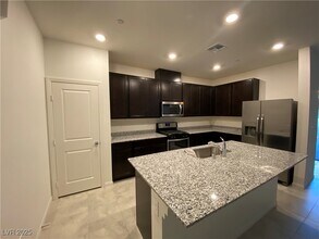 2428 Bagnara Pl in Henderson, NV - Building Photo - Building Photo