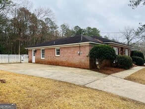 402 Camelot Dr in Lagrange, GA - Building Photo - Building Photo