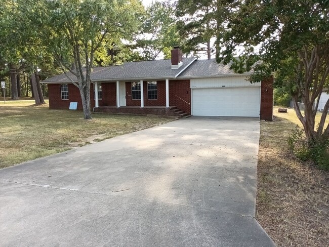 property at 2302 Lakewood Dr