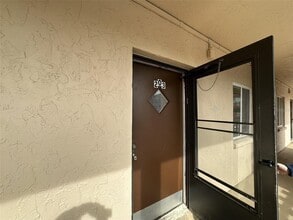 4037 Lake Bayshore Dr in Bradenton, FL - Building Photo - Building Photo